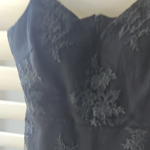 GUESS Elegant Black Lace Dress - Picture 4 of 5